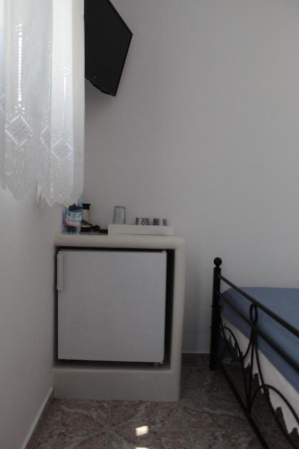 Meltemi Rooms And Studios อานาฟี ภายนอก รูปภาพ