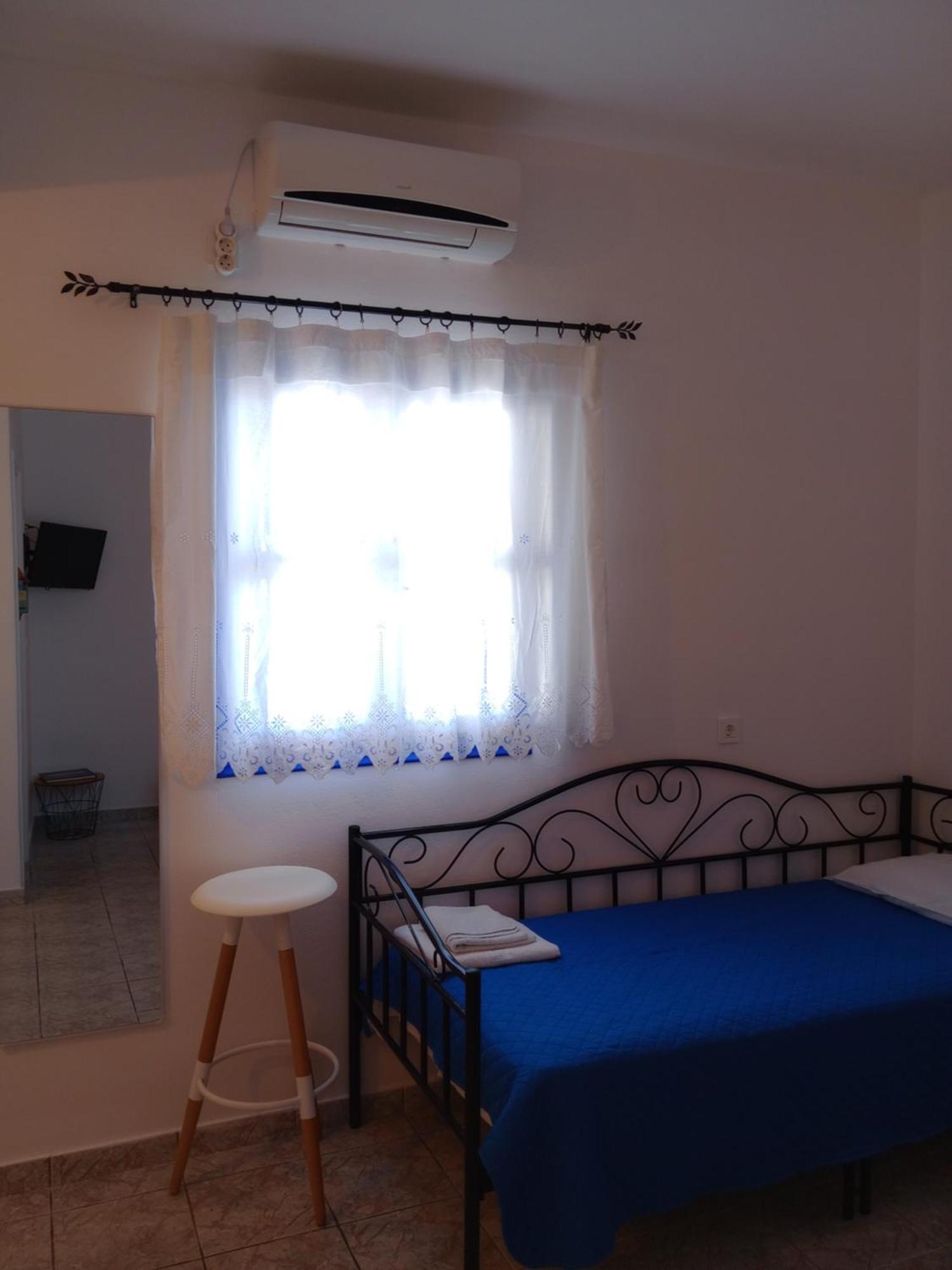 Meltemi Rooms And Studios อานาฟี ภายนอก รูปภาพ