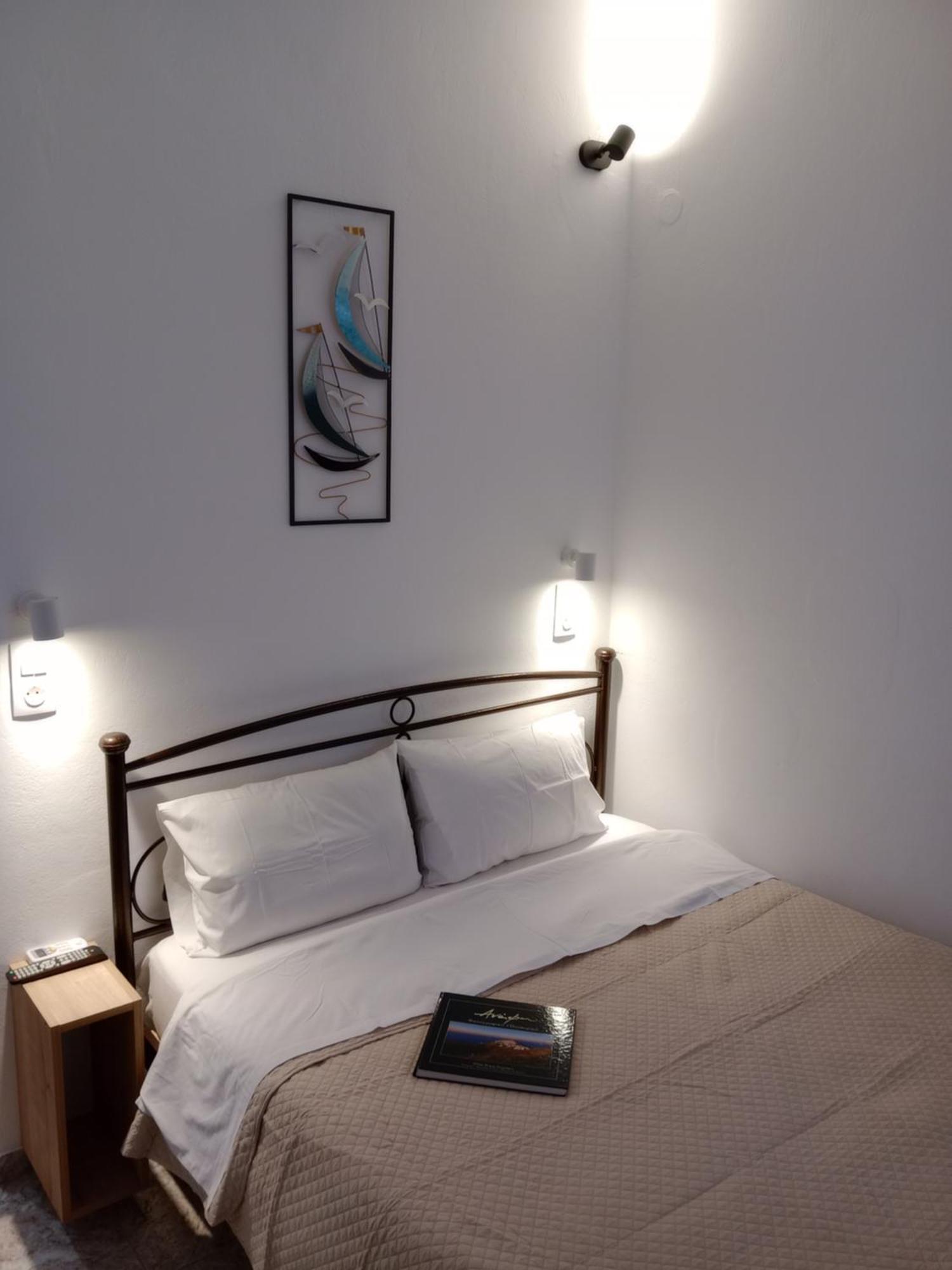 Meltemi Rooms And Studios อานาฟี ภายนอก รูปภาพ