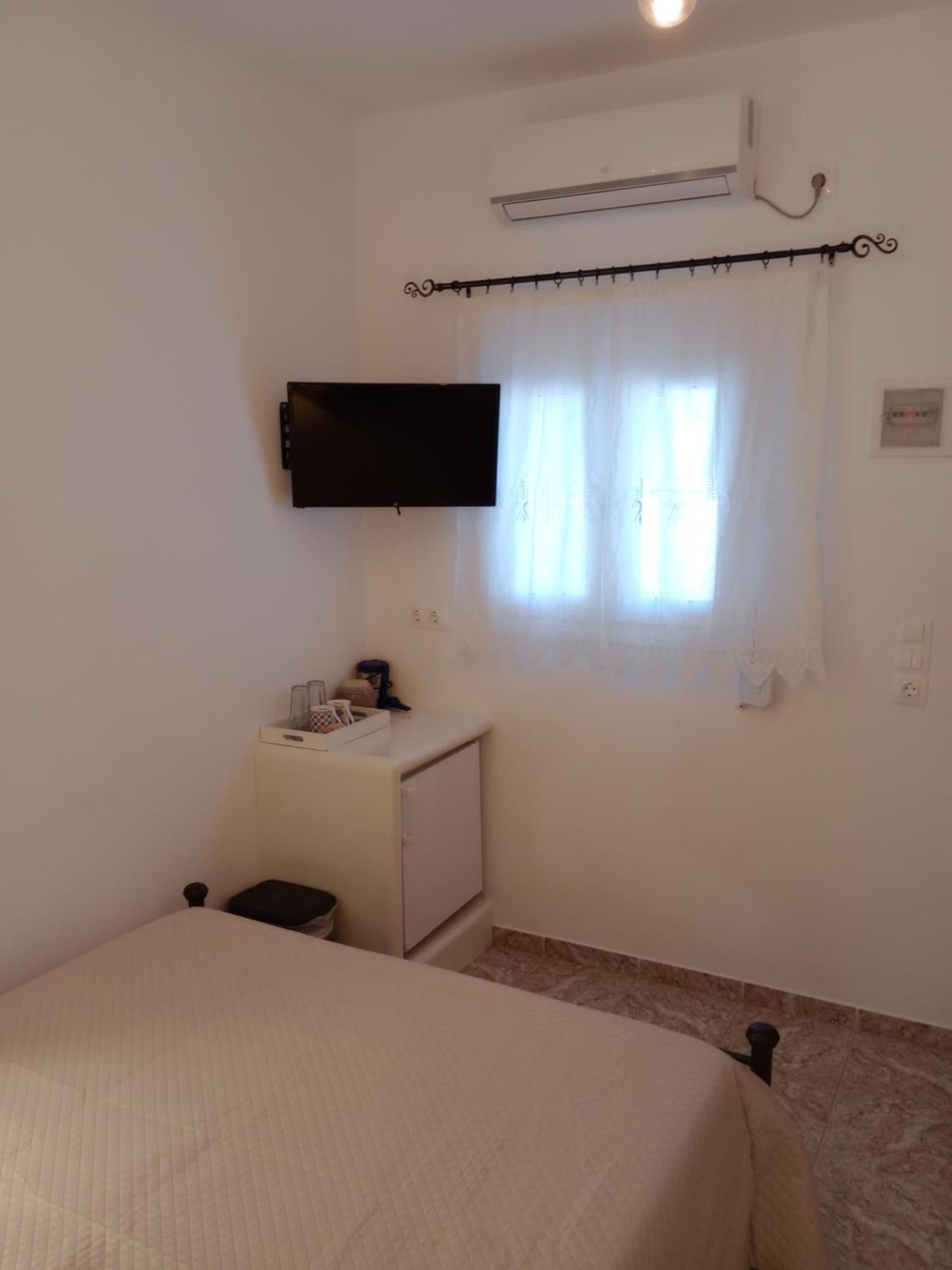 Meltemi Rooms And Studios อานาฟี ภายนอก รูปภาพ