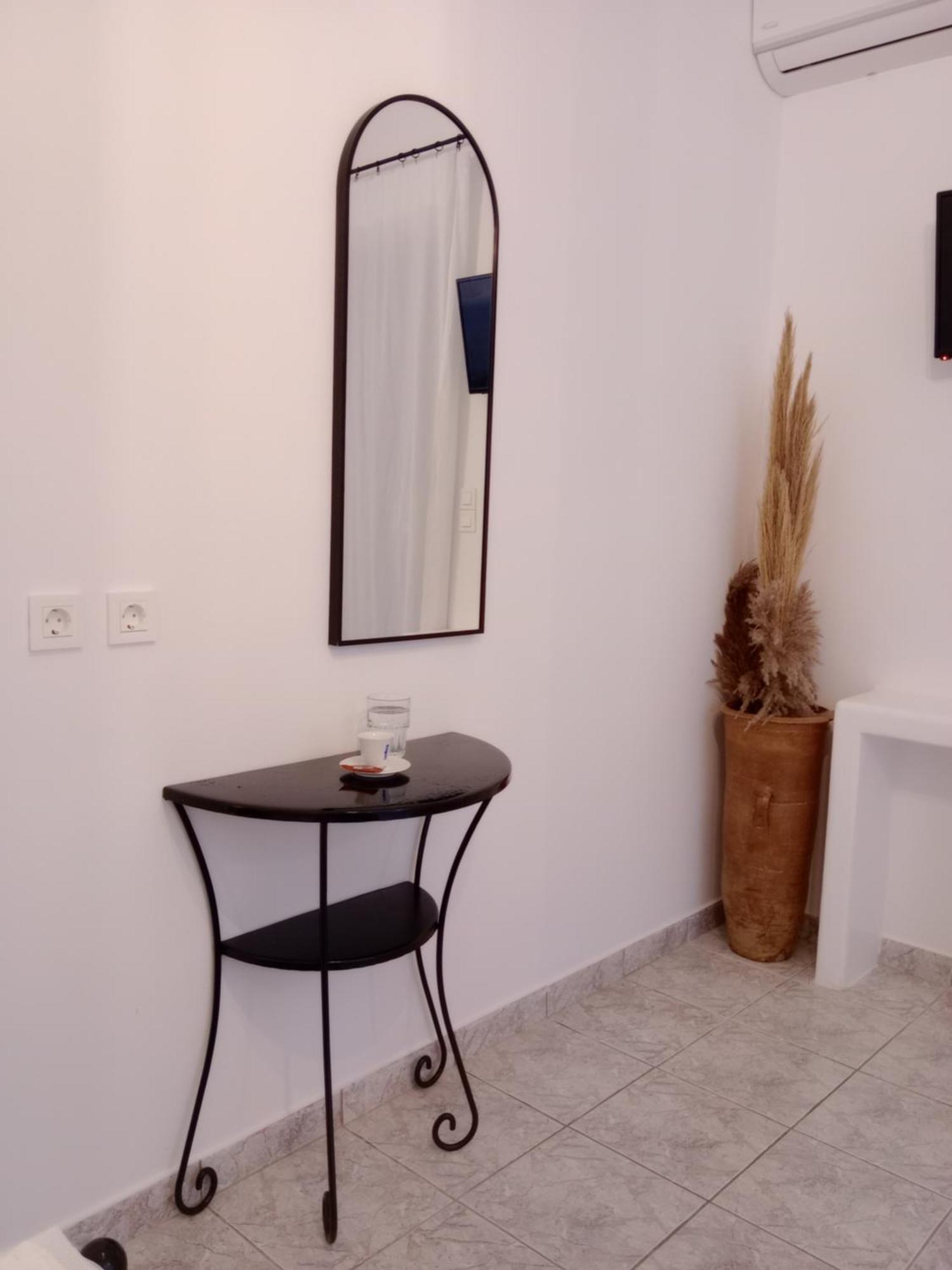 Meltemi Rooms And Studios อานาฟี ภายนอก รูปภาพ