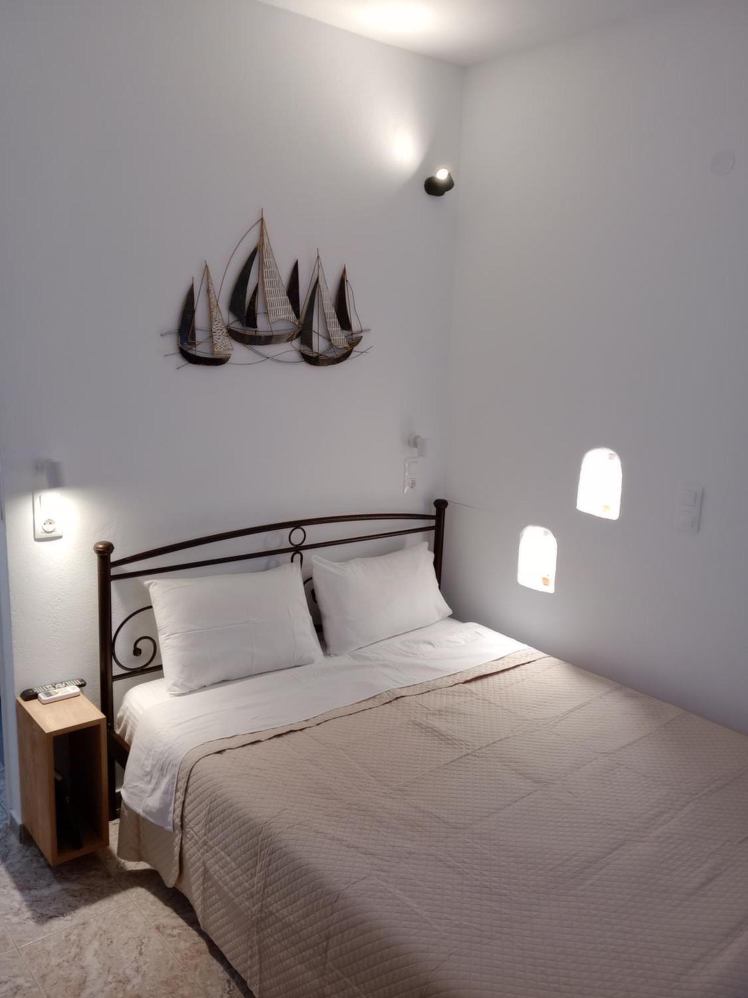 Meltemi Rooms And Studios อานาฟี ภายนอก รูปภาพ