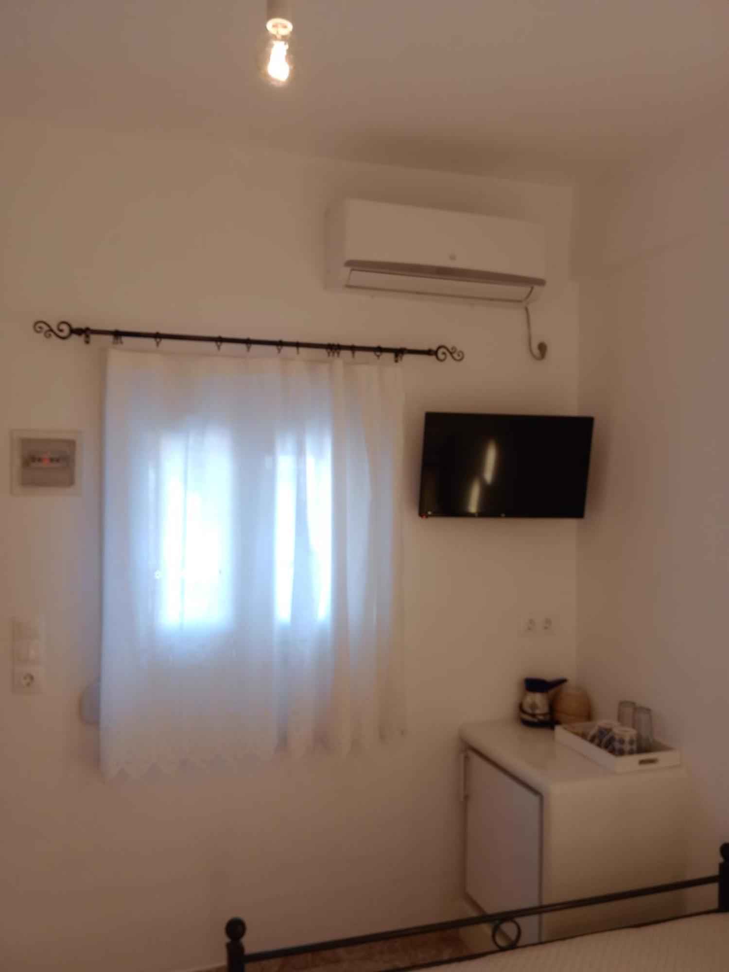 Meltemi Rooms And Studios อานาฟี ภายนอก รูปภาพ